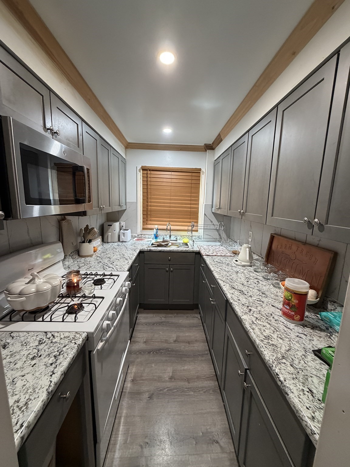 211 Wiliam Fall River Fall River, MA 02721 - Photo 7 of 36 Gallery Image 7