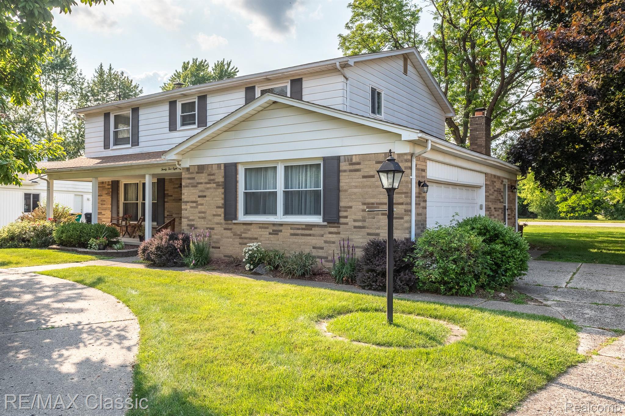 25886 Branchaster Road Farmington, MI 48336 - Photo 1 of 35 Gallery Image 1