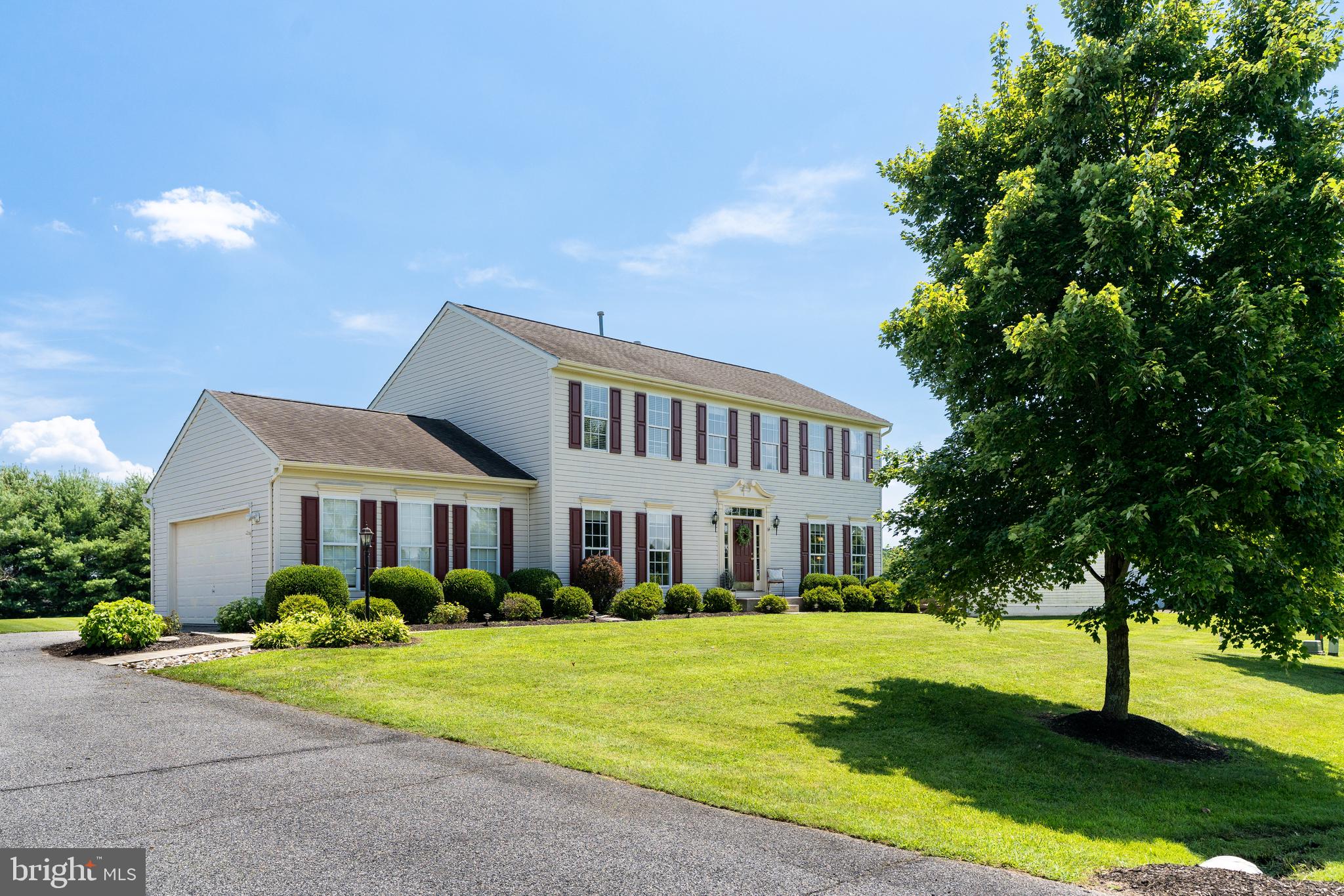 64 Manor Circle Elkton, MD 21921 - Photo 2 of 23 Large driveway