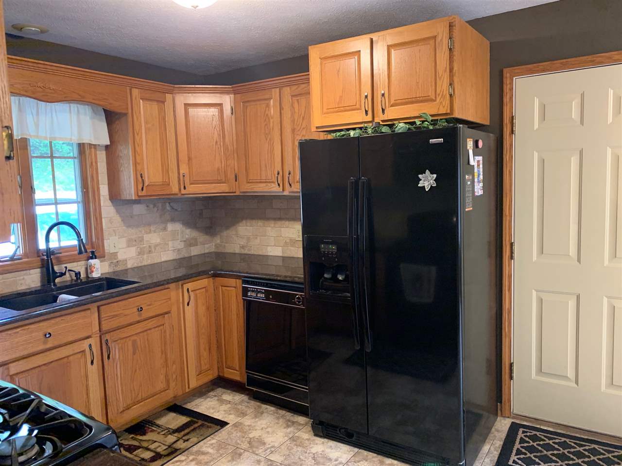 18613 Hilltop Road Petersburg, IL 62675 - Photo 4 of 13 Gallery Image 4