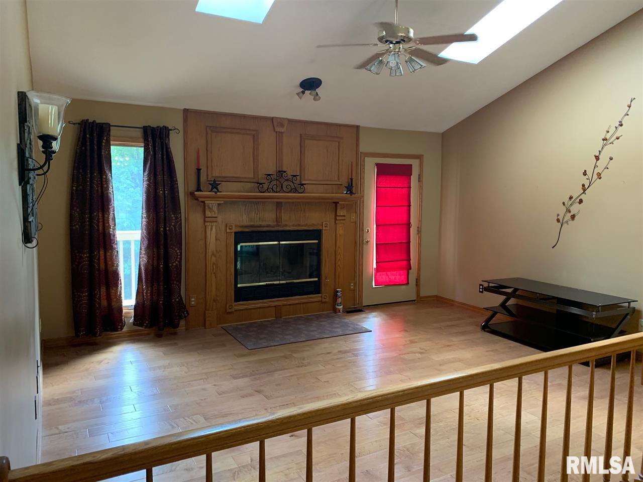 18613 Hilltop Road Petersburg, IL 62675 - Photo 5 of 13 Gallery Image 5