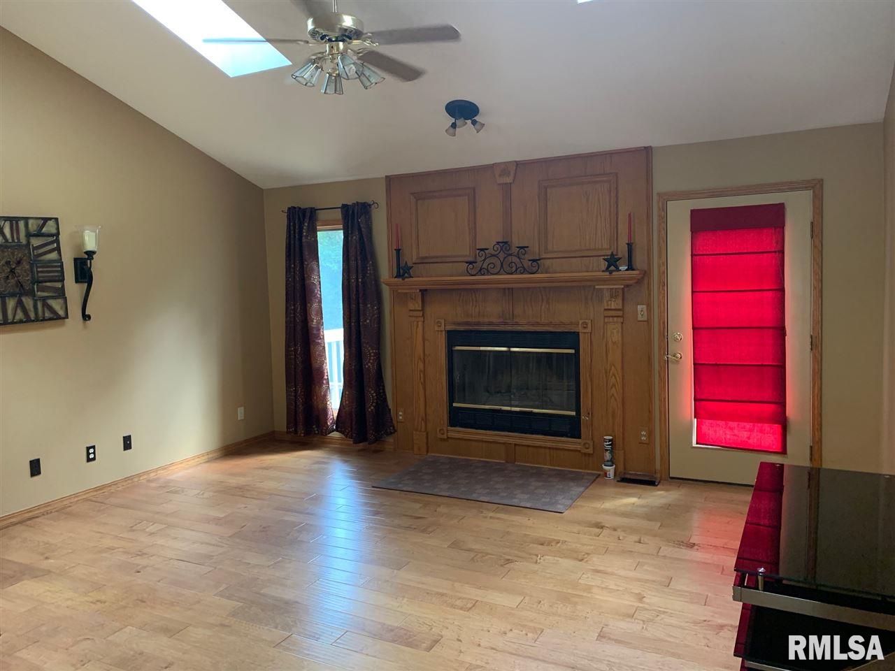 18613 Hilltop Road Petersburg, IL 62675 - Photo 6 of 13 Gallery Image 6
