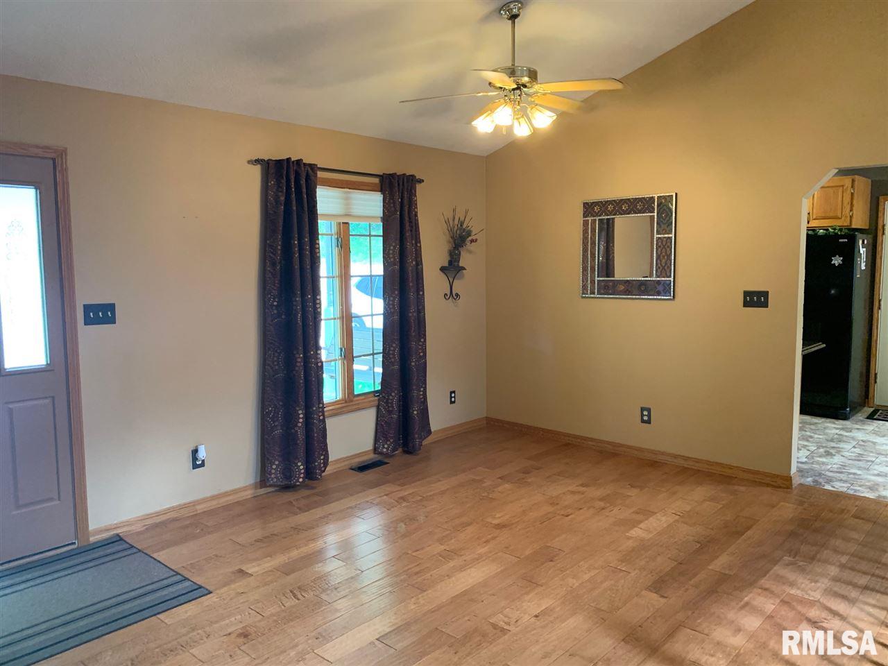 18613 Hilltop Road Petersburg, IL 62675 - Photo 7 of 13 Gallery Image 7