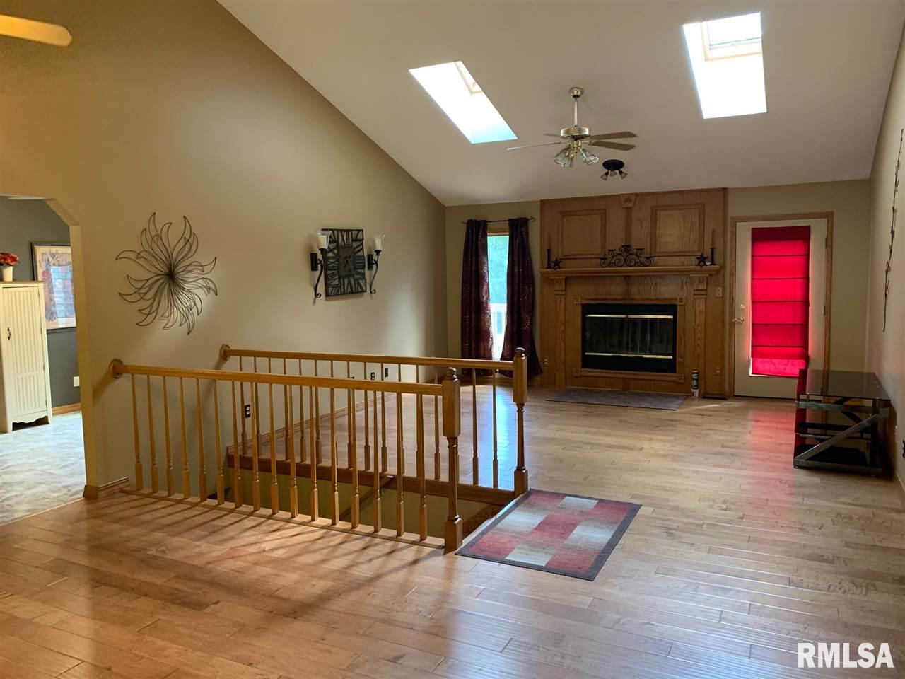 18613 Hilltop Road Petersburg, IL 62675 - Photo 8 of 13 Gallery Image 8