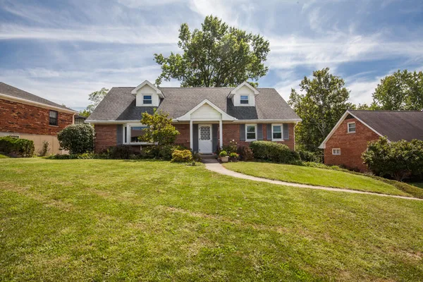 $459,900 | 1721 Fort Henry Drive, Covington, KY 41011