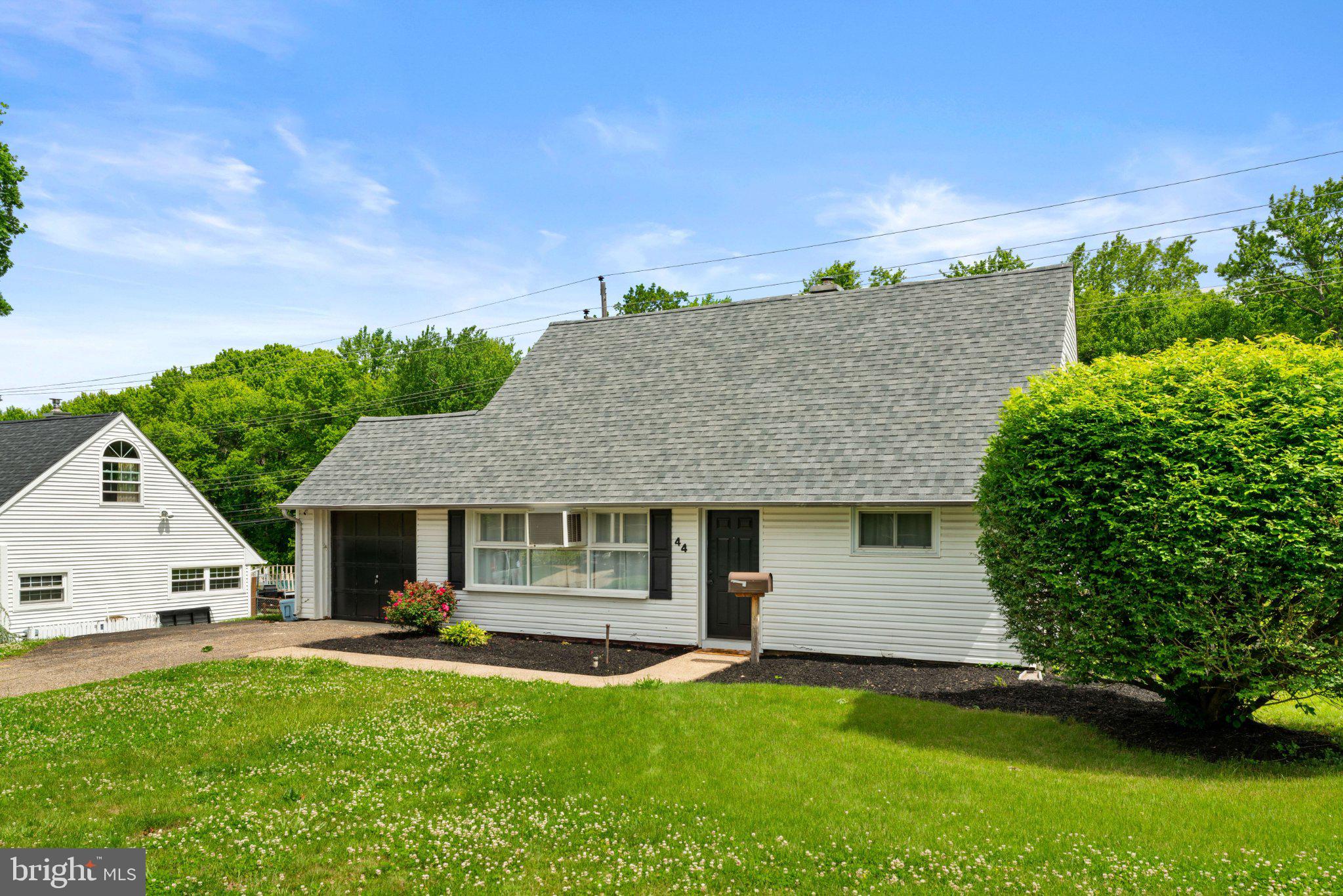 44 Quickset Road Levittown, PA 19057 - Photo 2 of 28 Charming home nestled in lush greenery.