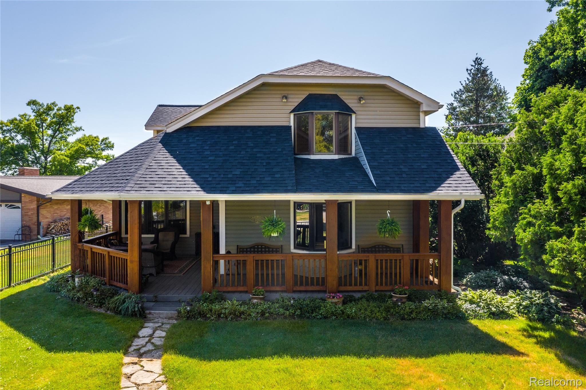 3517 Ormond Road White Lake, MI 48383 - Photo 4 of 52 Exteriors 3.jpg