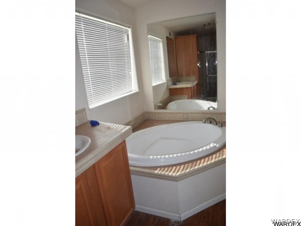 5807 Davis Road Golden Valley, AZ 86413 - Photo 14 of 17 a bathroom with a sink a toilet and tub
