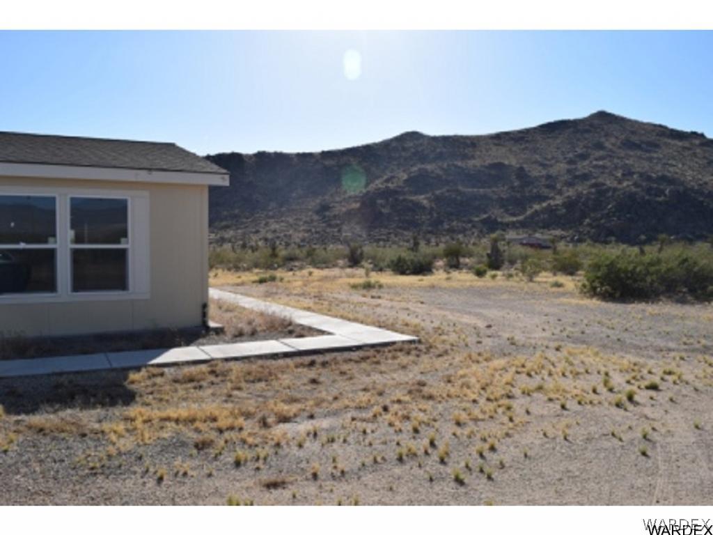 5807 Davis Road Golden Valley, AZ 86413 - Photo 4 of 17 a view of outdoor space and yard