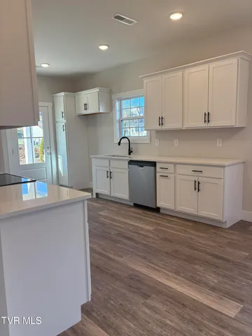 $299,900 | 616 South Pine Street, Elizabethton, TN 37643