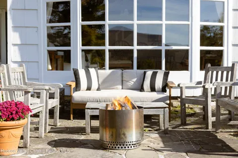 $1,145,000 | 76 Smith Road, Preston Hollow, NY 12469