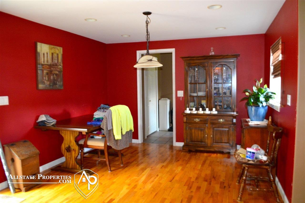 2080 Howe Road Burton, MI 48519 - Photo 10 of 20 21478778-9.JPG