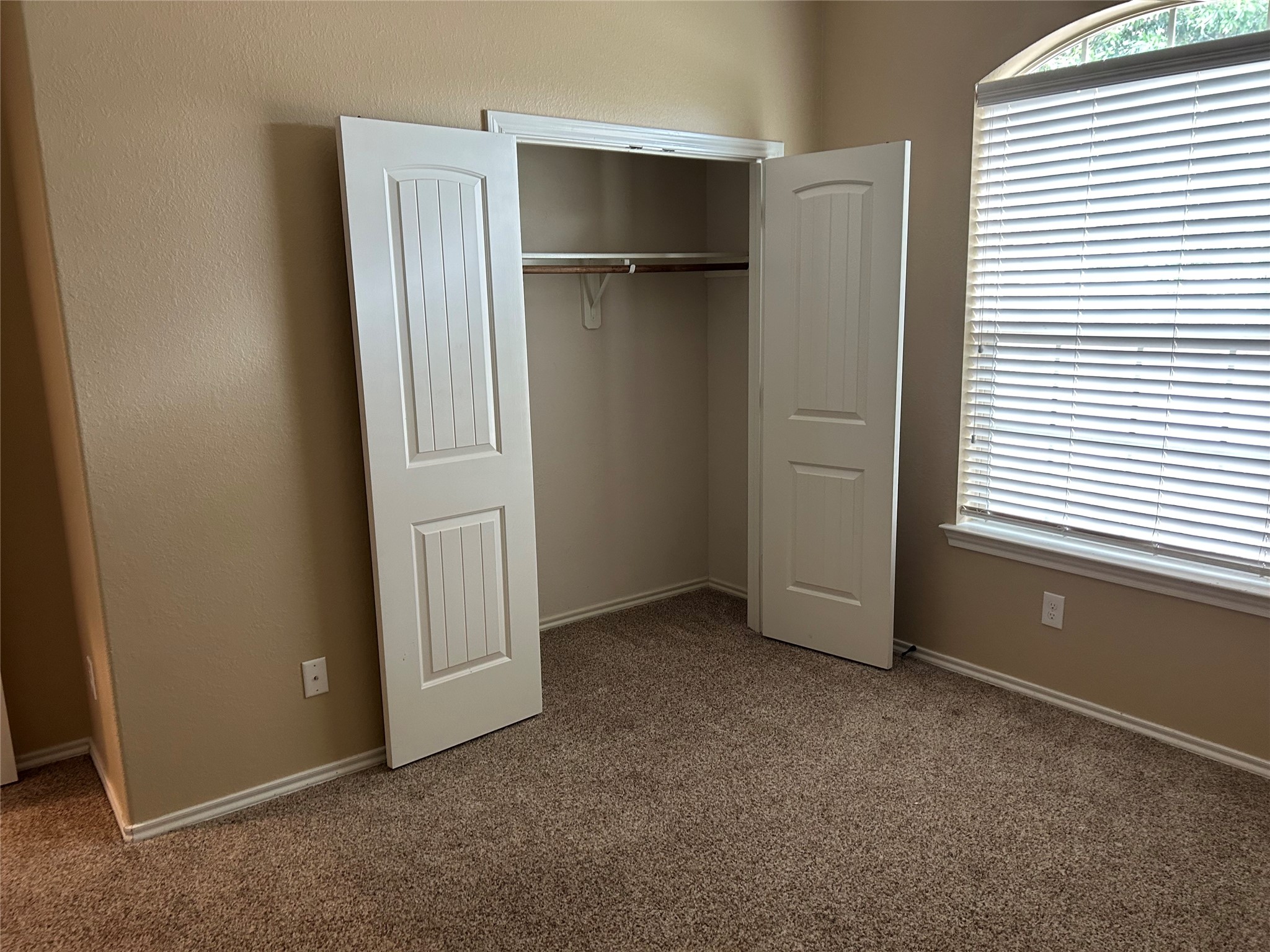 25111 Country Gate Drive Tomball, TX 77375 - Photo 11 of 22 an empty room with windows and closet