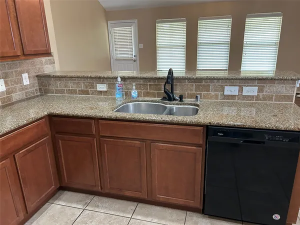 $2,100 | 25111 Country Gate Drive, Tomball, TX 77375