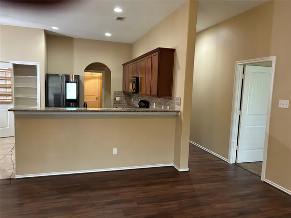 $2,100 | 25111 Country Gate Drive, Tomball, TX 77375