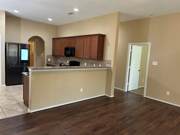 $2,100 | 25111 Country Gate Drive, Tomball, TX 77375
