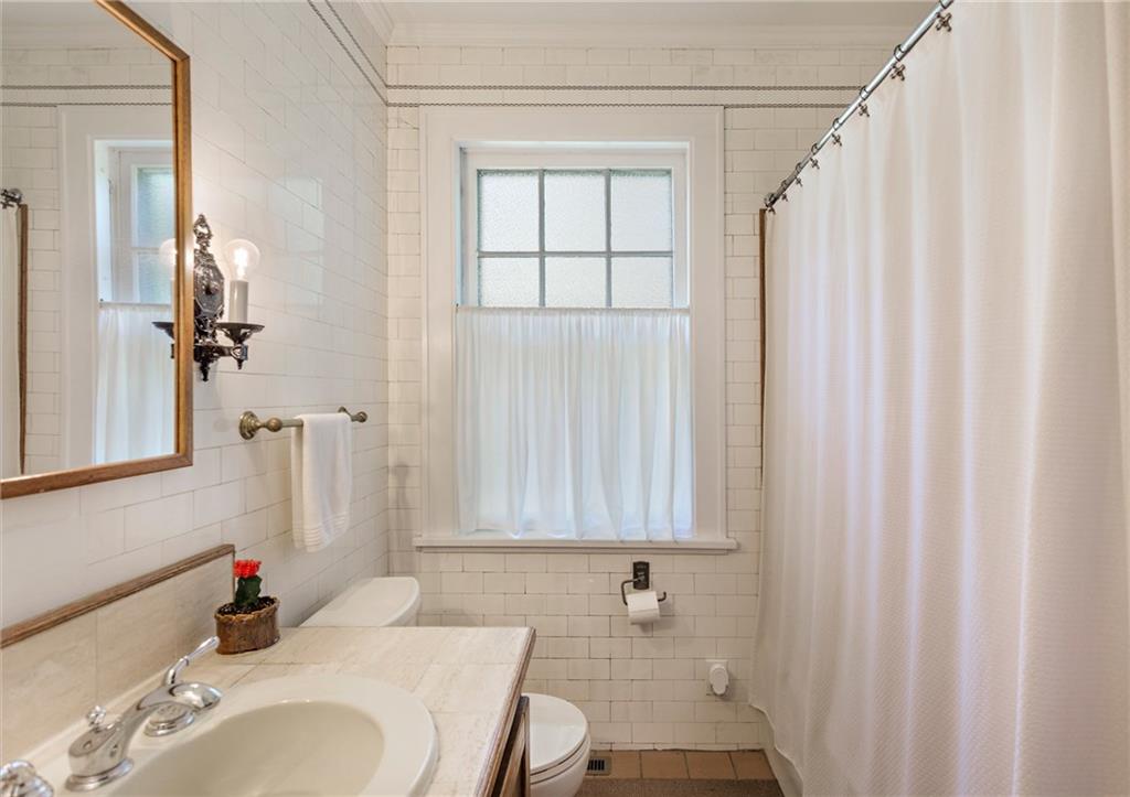 1555 Fox Chapel Road Pittsburgh, PA 15238 - Photo 13 of 25 Gallery Image 13