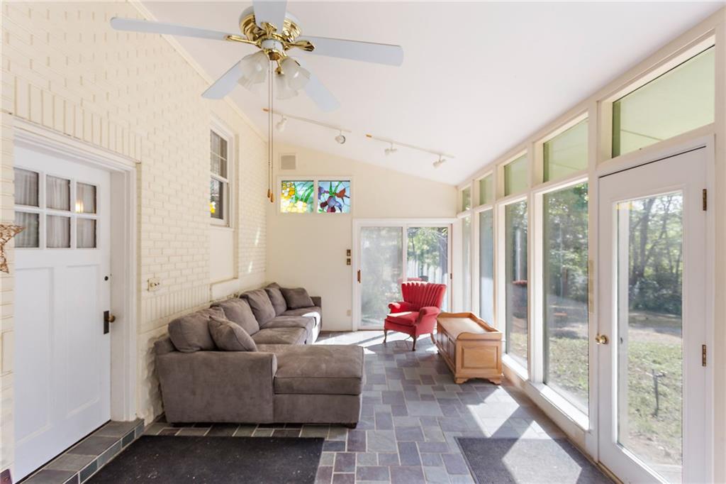 1555 Fox Chapel Road Pittsburgh, PA 15238 - Photo 14 of 25 Gallery Image 14