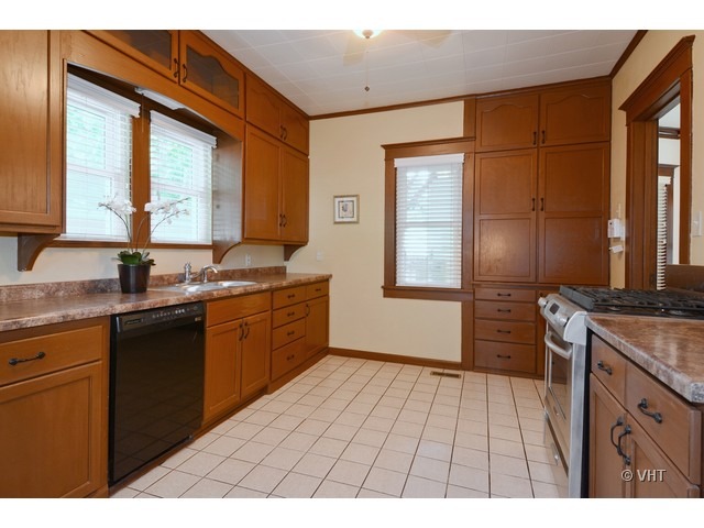 125 Chicago Road Oswego, IL 60543 - Photo 8 of 16