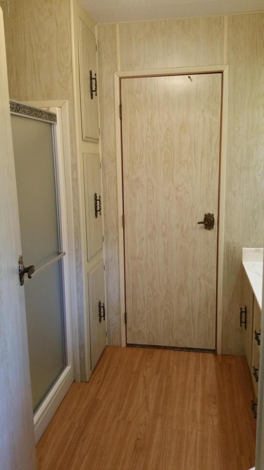 10255 East Durham Road, Unit PCC Dewey, AZ 86327 - Photo 15 of 20 Bath 2 with walk-in shower and linen 102