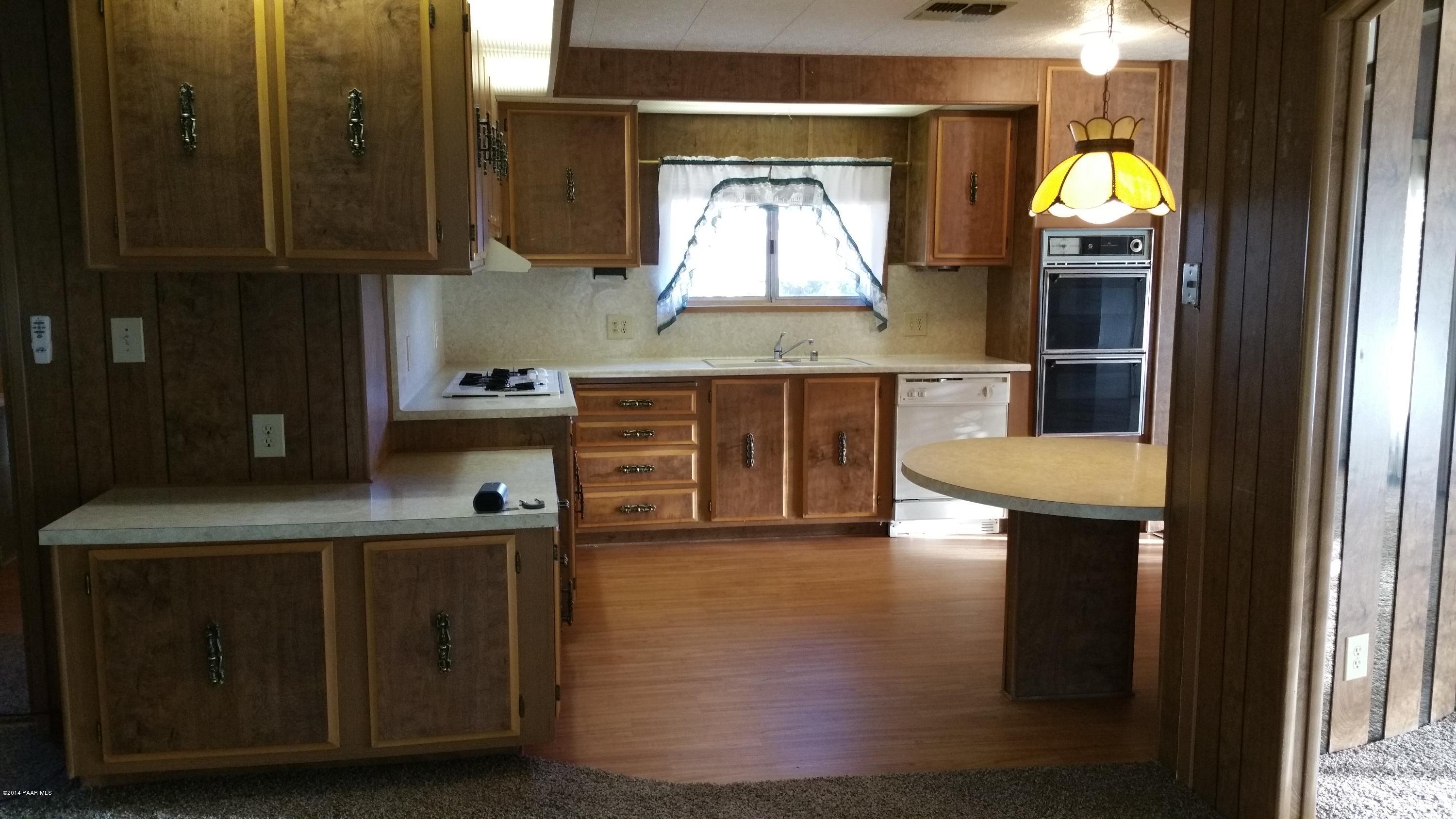 10255 East Durham Road, Unit PCC Dewey, AZ 86327 - Photo 6 of 20 Large Kitchen 10255 Durham Gerry A Garci