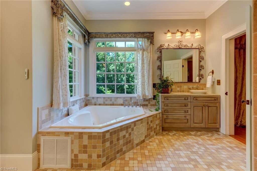 4501 Kendale Road High Point, NC 27265 - Photo 12 of 50