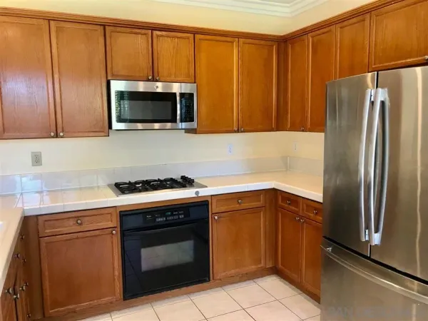 $4,900 | 12673 Via Las Lenas, San Diego, CA 92129