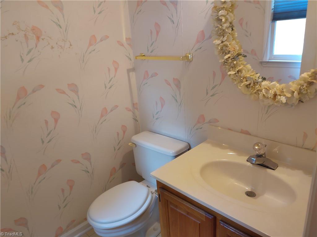 1714 Ternberry Road High Point, NC 27262 - Photo 8 of 17 Gallery Image 8