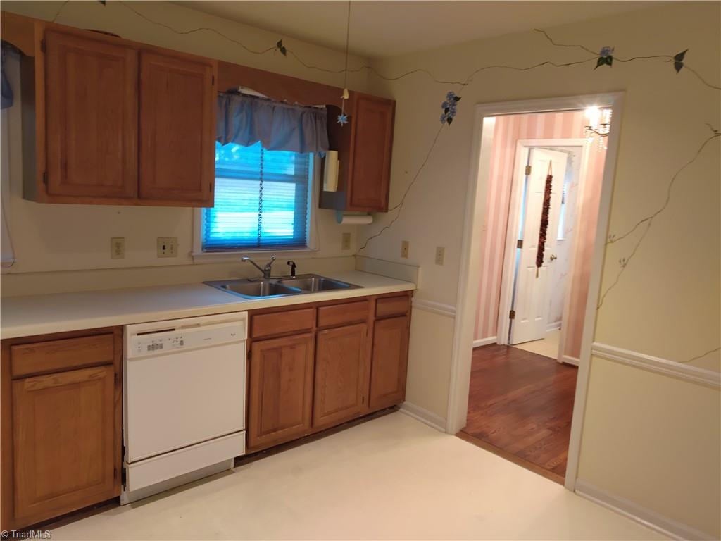 1714 Ternberry Road High Point, NC 27262 - Photo 10 of 17 Gallery Image 10
