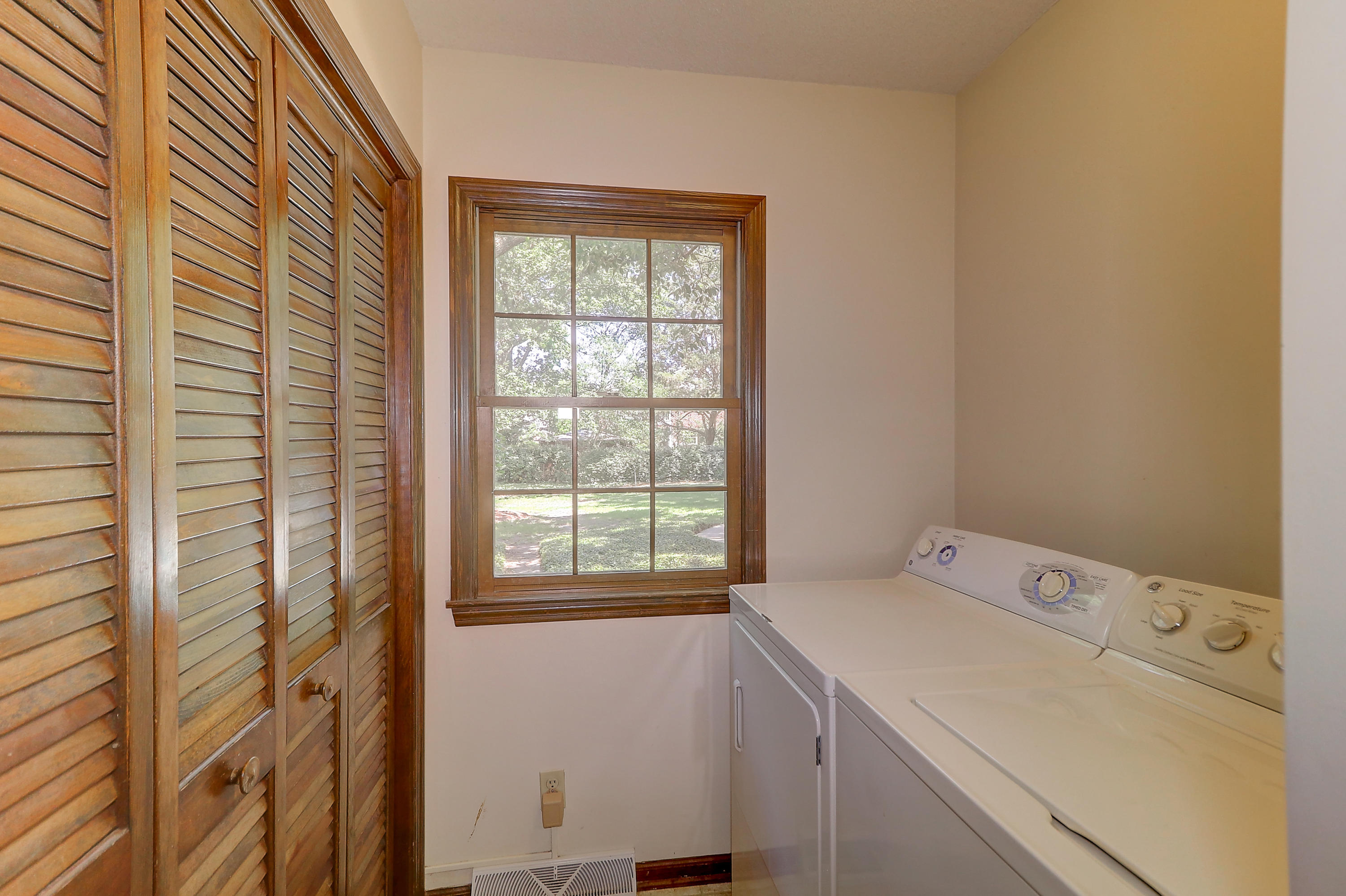 6 Yeamans Road Charleston, SC 29407 - Photo 19 of 24 Laundry Room