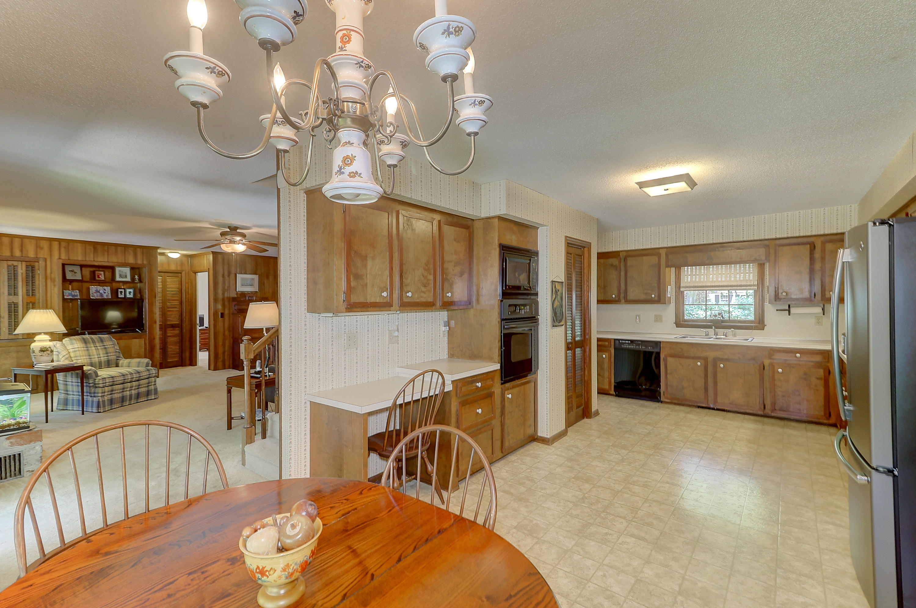 6 Yeamans Road Charleston, SC 29407 - Photo 9 of 24 Eat-in Kitchen