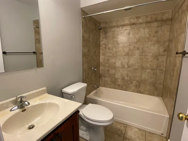 $1,950 | 623 Robin Court, Grayslake, IL 60030