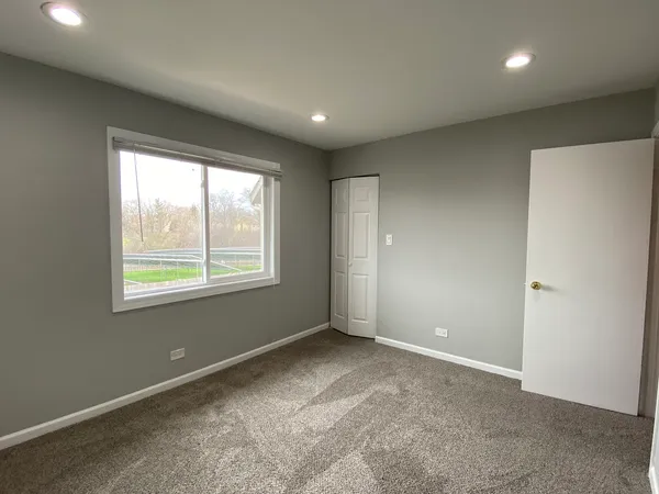 $1,950 | 623 Robin Court, Grayslake, IL 60030