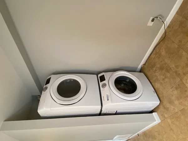 $1,950 | 623 Robin Court, Grayslake, IL 60030