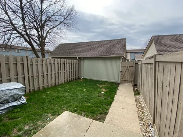 $1,950 | 623 Robin Court, Grayslake, IL 60030