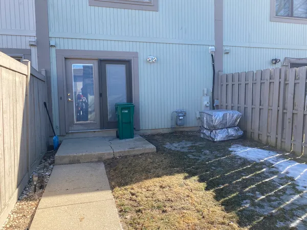 $1,950 | 623 Robin Court, Grayslake, IL 60030