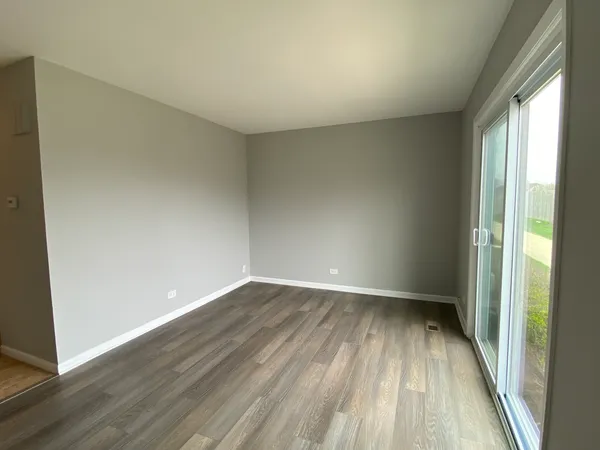 $1,950 | 623 Robin Court, Grayslake, IL 60030