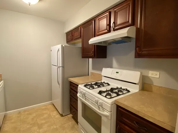 $1,950 | 623 Robin Court, Grayslake, IL 60030