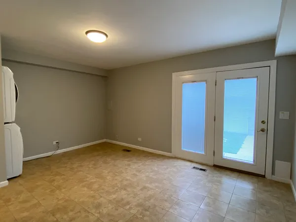 $1,950 | 623 Robin Court, Grayslake, IL 60030