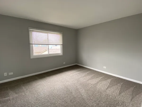 $1,950 | 623 Robin Court, Grayslake, IL 60030