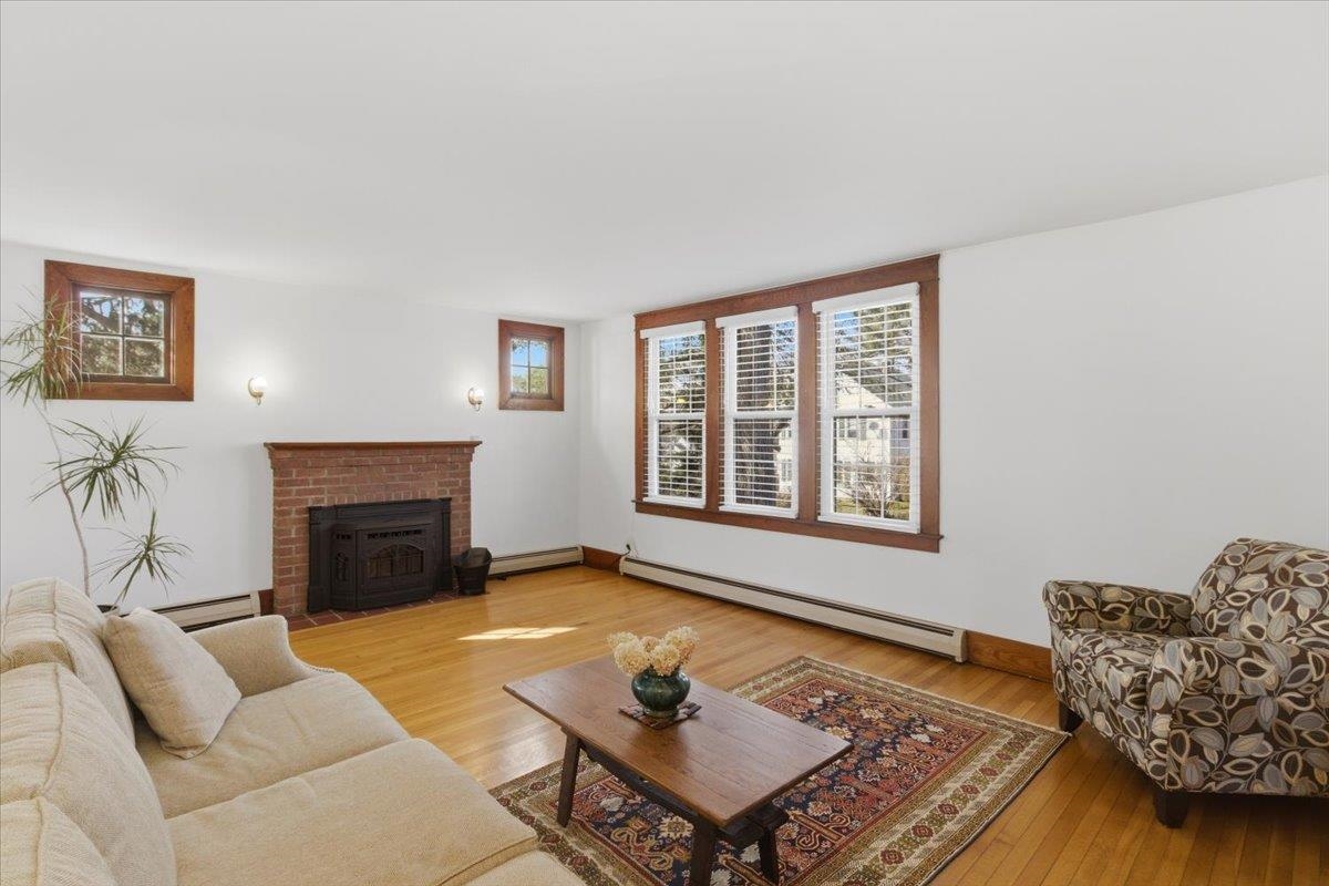 303 Prospect Street Bennington, VT 05201 - Photo 3 of 35