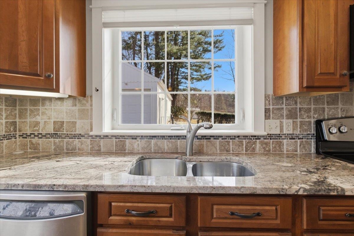 303 Prospect Street Bennington, VT 05201 - Photo 7 of 35