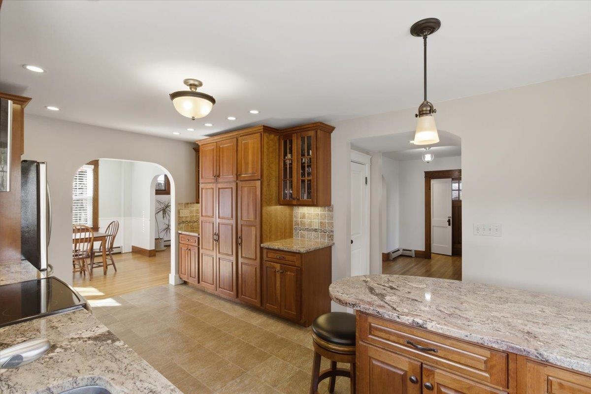 303 Prospect Street Bennington, VT 05201 - Photo 9 of 35