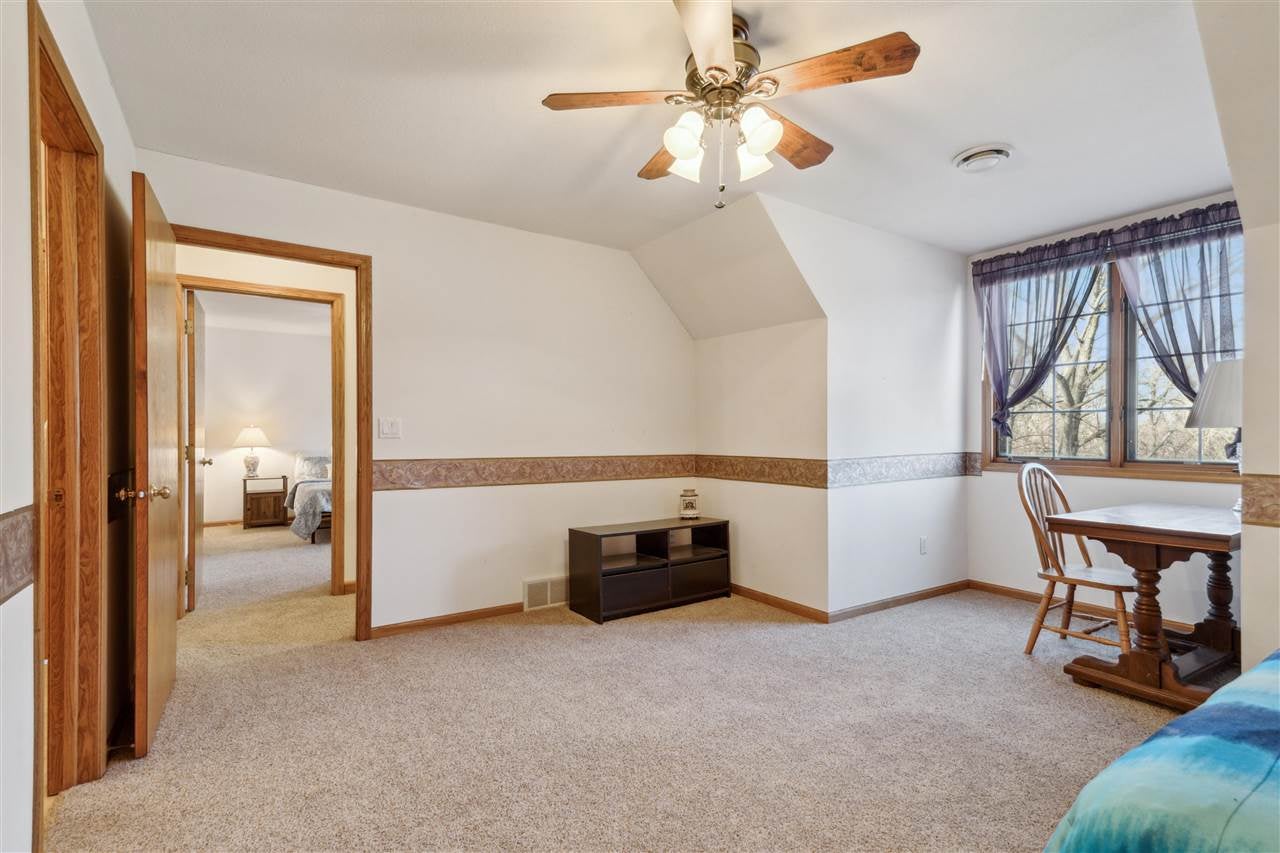 4089 Crestview Road Northeast Solon, IA 52333 - Photo 25 of 44 Gallery Image 25