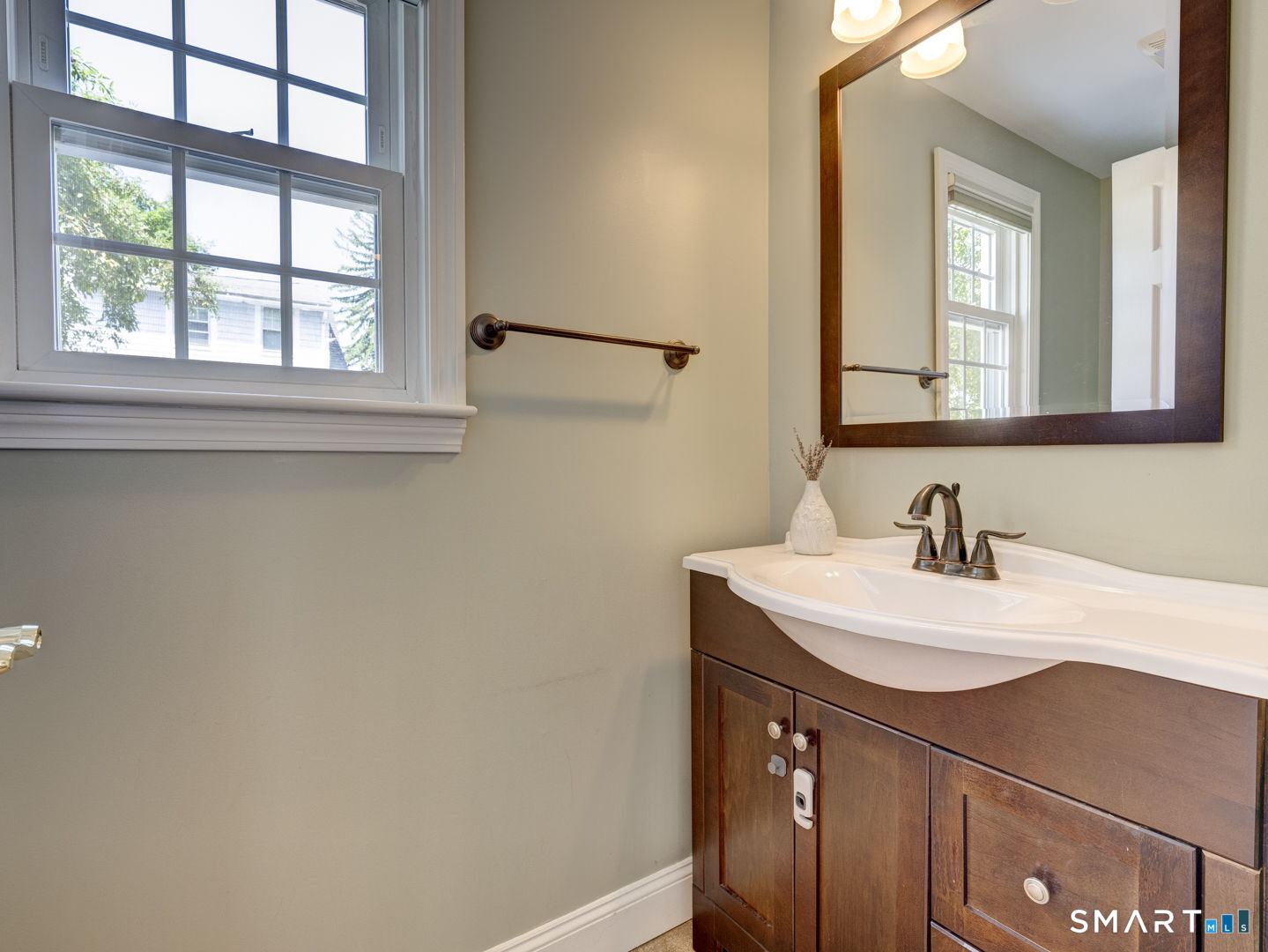 137 Green Road Manchester, CT 06042 - Photo 11 of 37