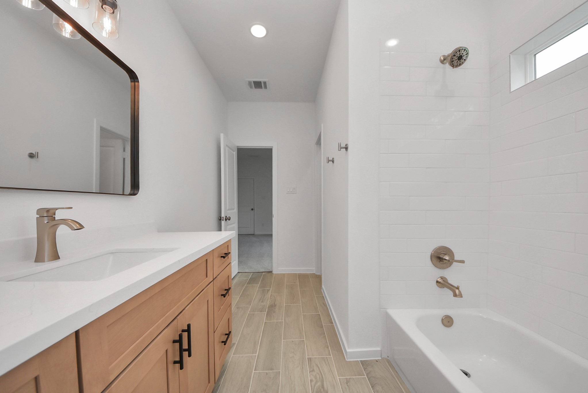 211 19th Street Hempstead, TX 77445 - Photo 21 of 32 Primary bath