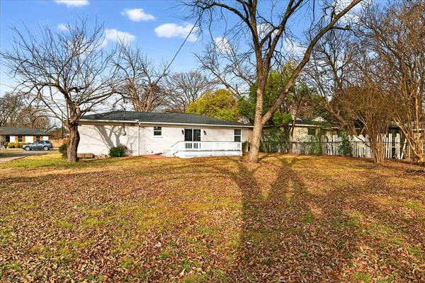 a house view with a outdoor space