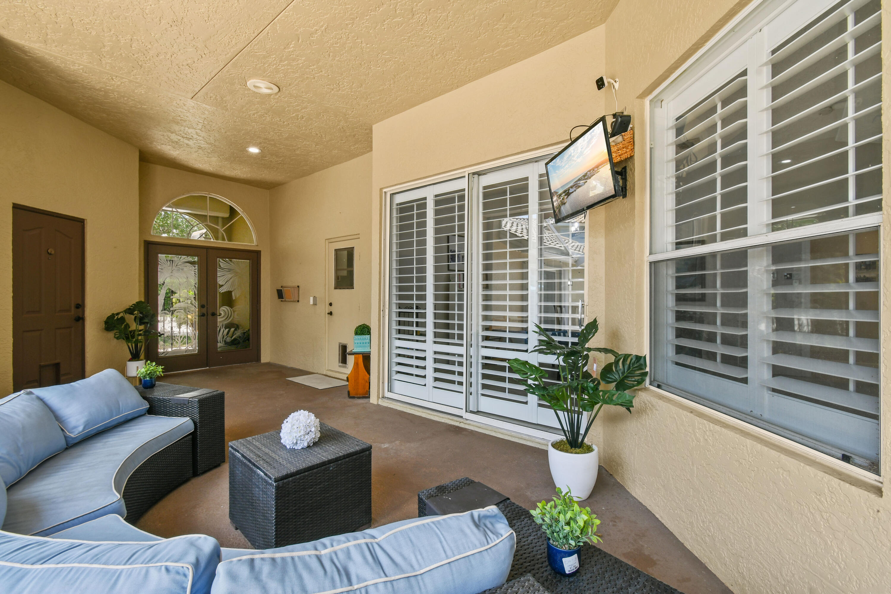 303 Hardwood Point Jupiter, FL 33458 - Photo 10 of 75 a living room with furniture and a potted plant