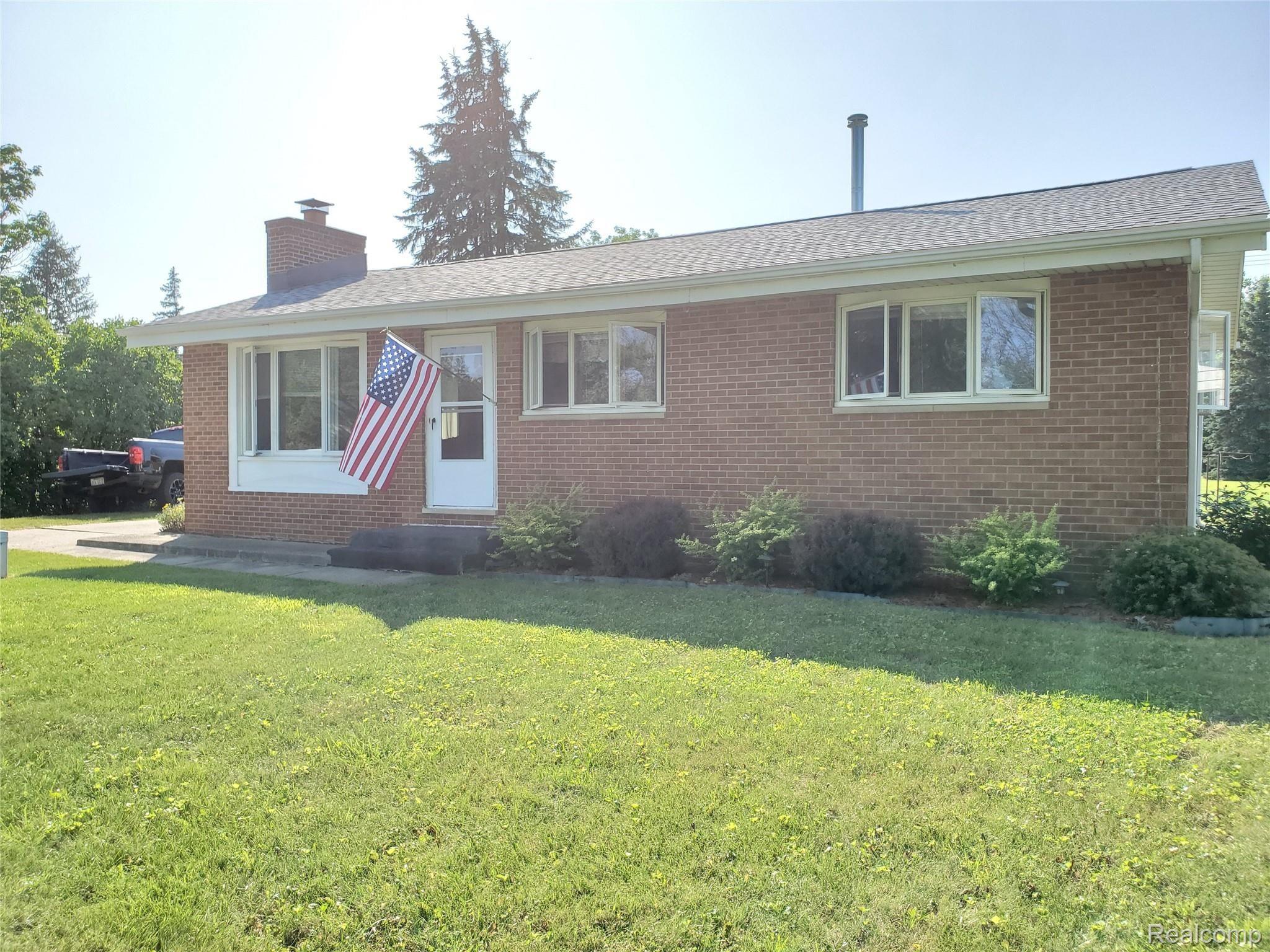 1779 North Lapeer Road Lapeer, MI 48446 - Photo 4 of 40 Galaxy 054.jpg