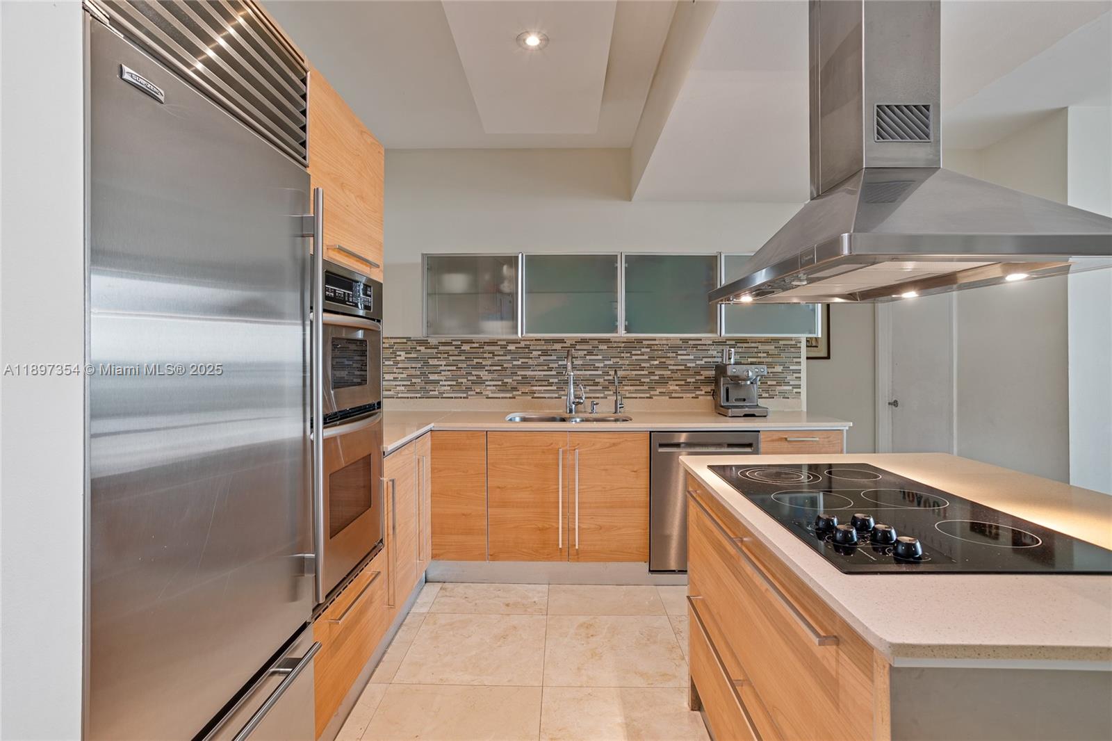 218 Southeast 14th Street, Unit 2105 Miami, FL 33131 - Photo 12 of 36 a kitchen with a stove and a refrigerator